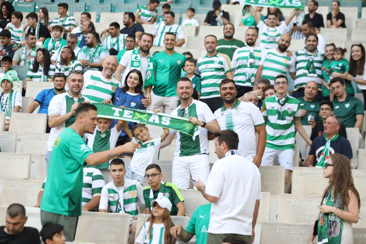 (FOTO GALERİ) Bursaspor-Eskişehirspor Dostluk Maçı Taraftar Fotoğrafları