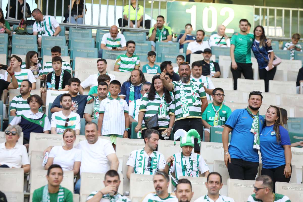(FOTO GALERİ) Bursaspor-Eskişehirspor Dostluk Maçı Taraftar Fotoğrafları