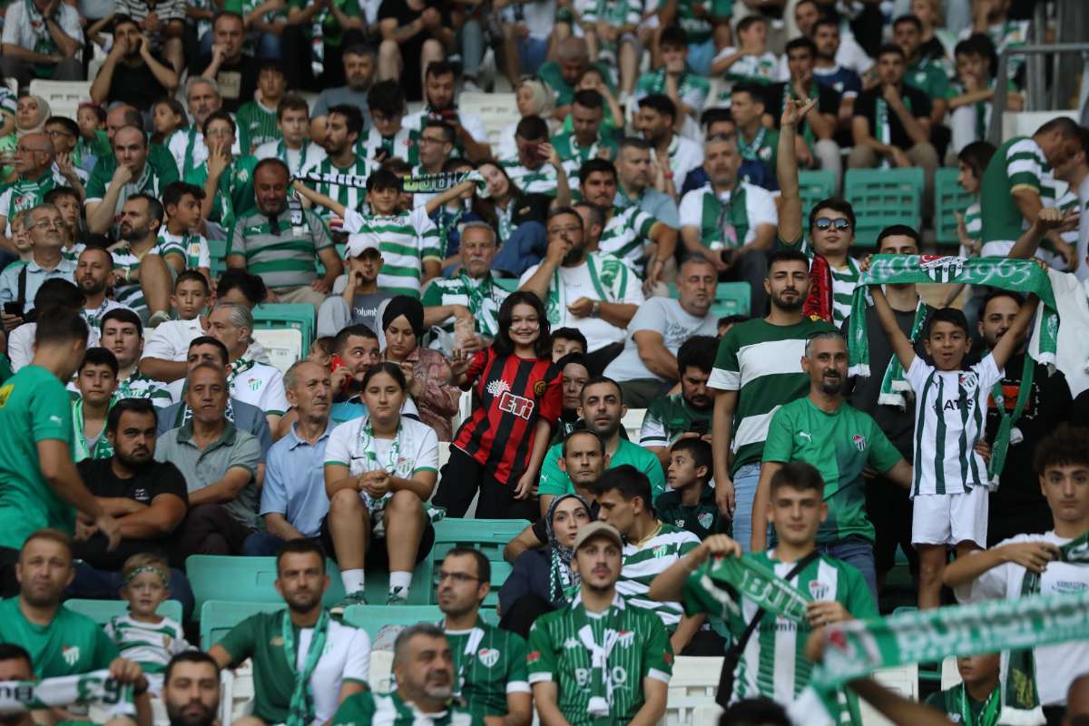 (FOTO GALERİ) Bursaspor-Eskişehirspor Dostluk Maçı Taraftar Fotoğrafları