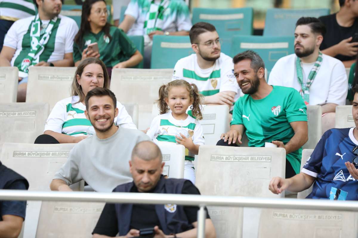 (FOTO GALERİ) Bursaspor-Eskişehirspor Dostluk Maçı Taraftar Fotoğrafları