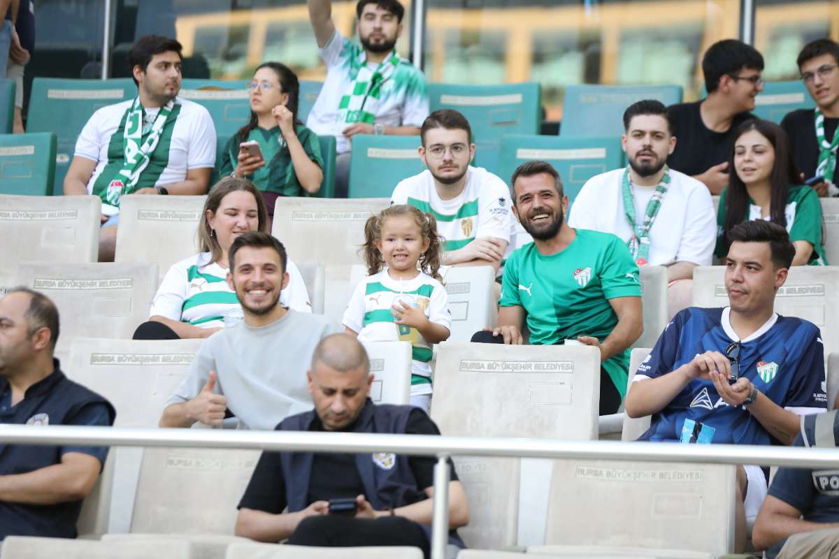 (FOTO GALERİ) Bursaspor-Eskişehirspor Dostluk Maçı Taraftar Fotoğrafları
