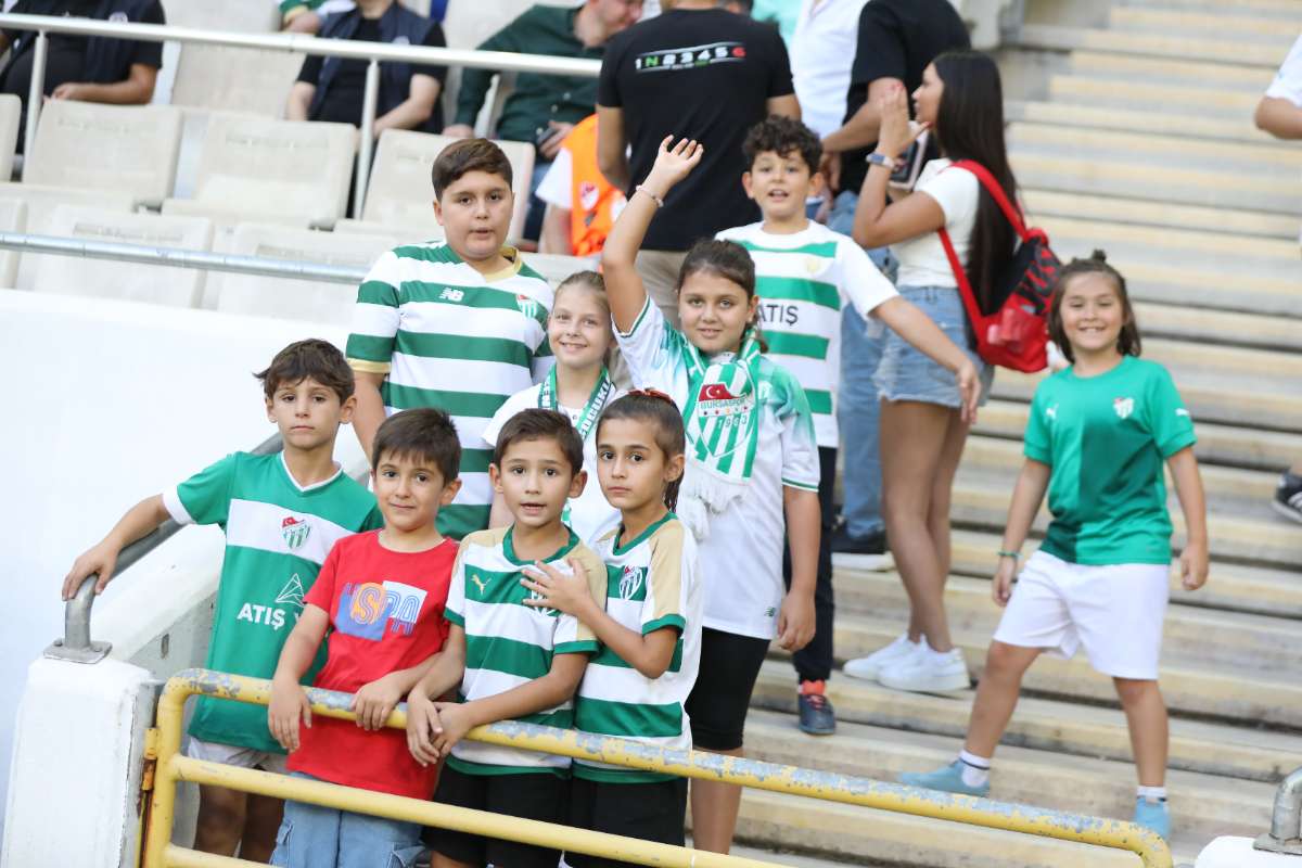 (FOTO GALERİ) Bursaspor-Eskişehirspor Dostluk Maçı Taraftar Fotoğrafları