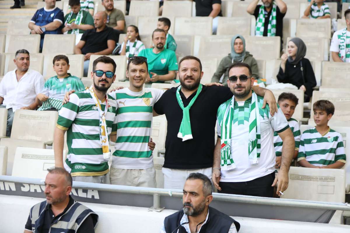 (FOTO GALERİ) Bursaspor-Eskişehirspor Dostluk Maçı Taraftar Fotoğrafları