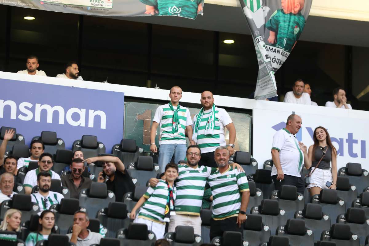 (FOTO GALERİ) Bursaspor-Eskişehirspor Dostluk Maçı Taraftar Fotoğrafları