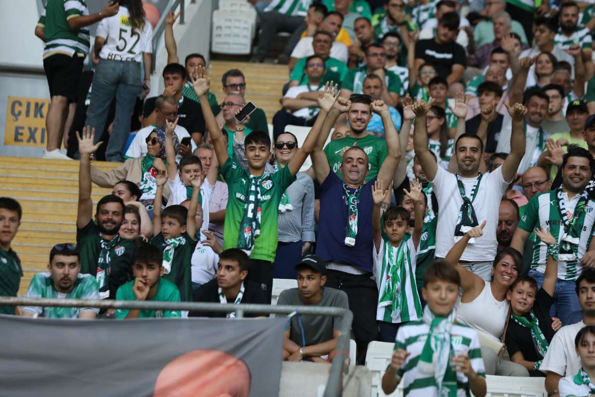 (FOTO GALERİ) Bursaspor-Eskişehirspor Dostluk Maçı Taraftar Fotoğrafları