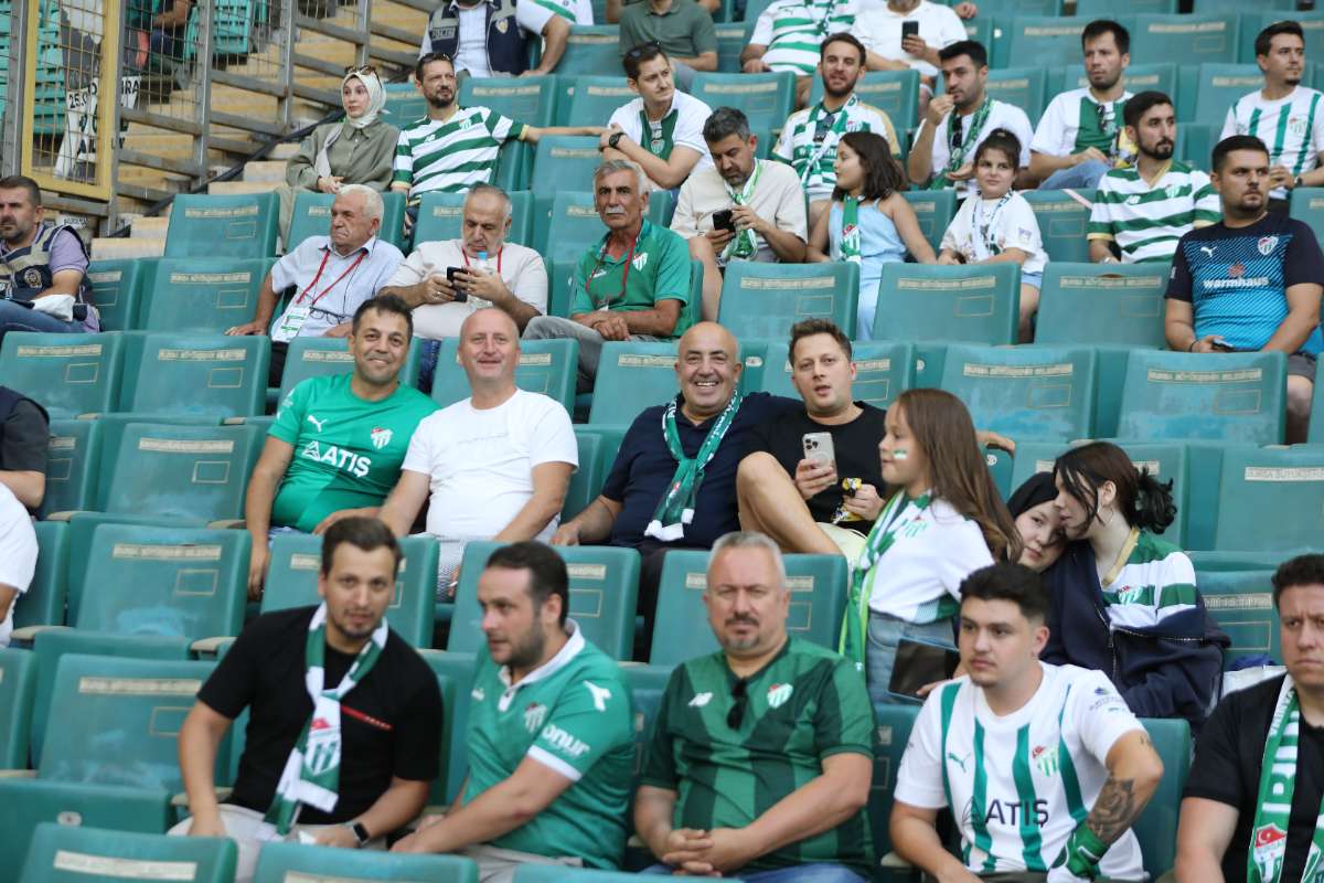 (FOTO GALERİ) Bursaspor-Eskişehirspor Dostluk Maçı Taraftar Fotoğrafları