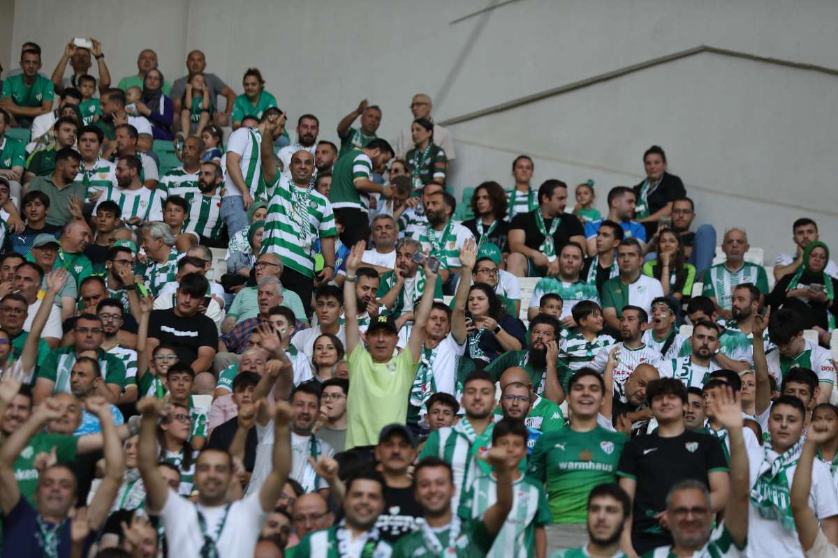 (FOTO GALERİ) Bursaspor-Eskişehirspor Dostluk Maçı Taraftar Fotoğrafları