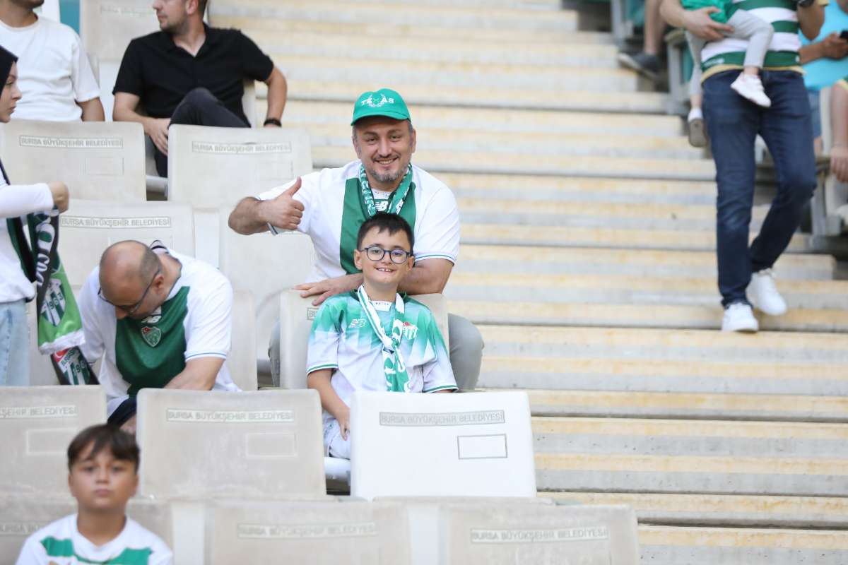 (FOTO GALERİ) Bursaspor-Eskişehirspor Dostluk Maçı Taraftar Fotoğrafları