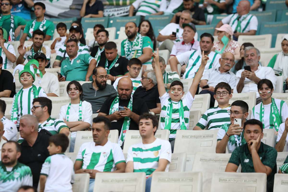(FOTO GALERİ) Bursaspor-Eskişehirspor Dostluk Maçı Taraftar Fotoğrafları