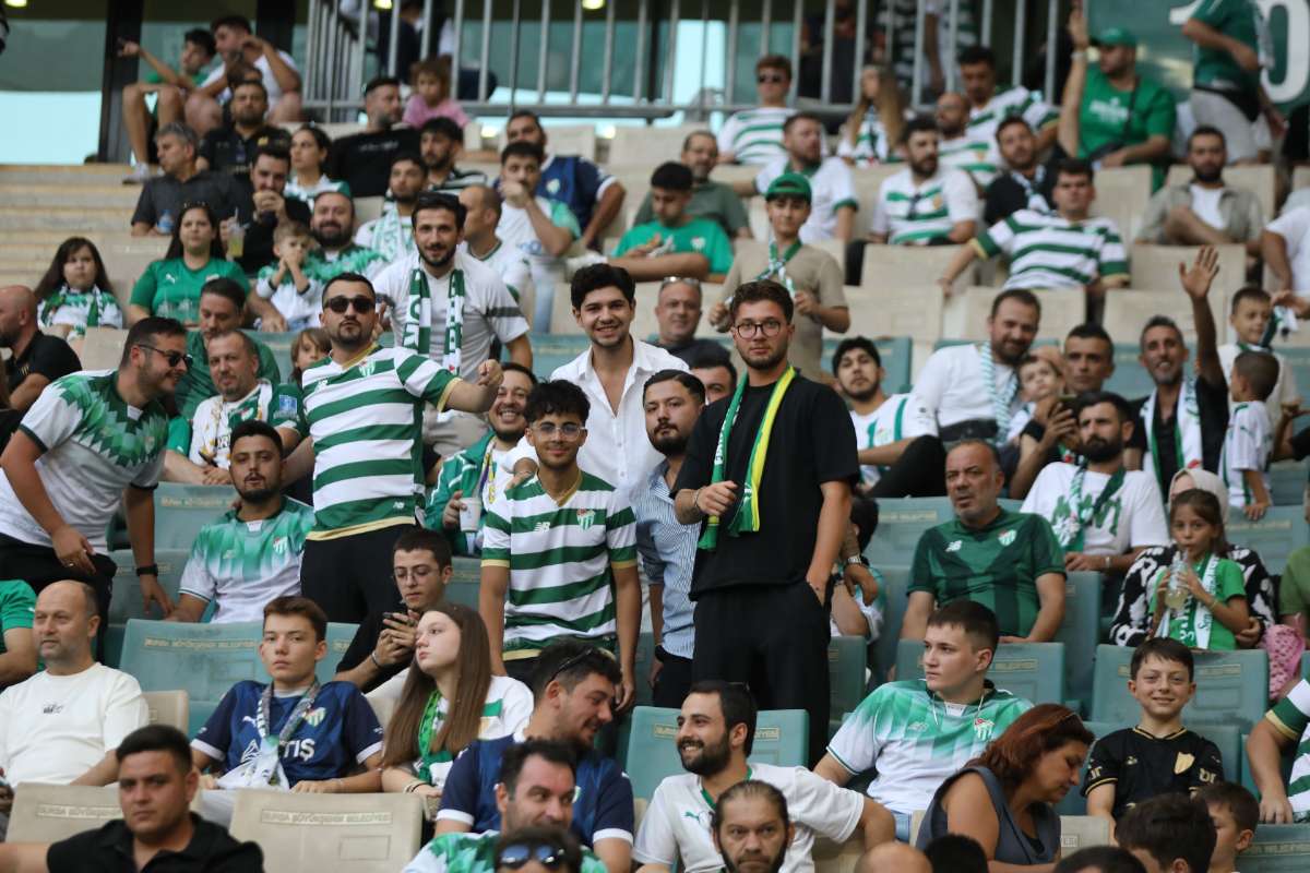 (FOTO GALERİ) Bursaspor-Eskişehirspor Dostluk Maçı Taraftar Fotoğrafları