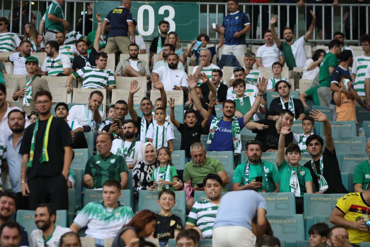 (FOTO GALERİ) Bursaspor-Eskişehirspor Dostluk Maçı Taraftar Fotoğrafları