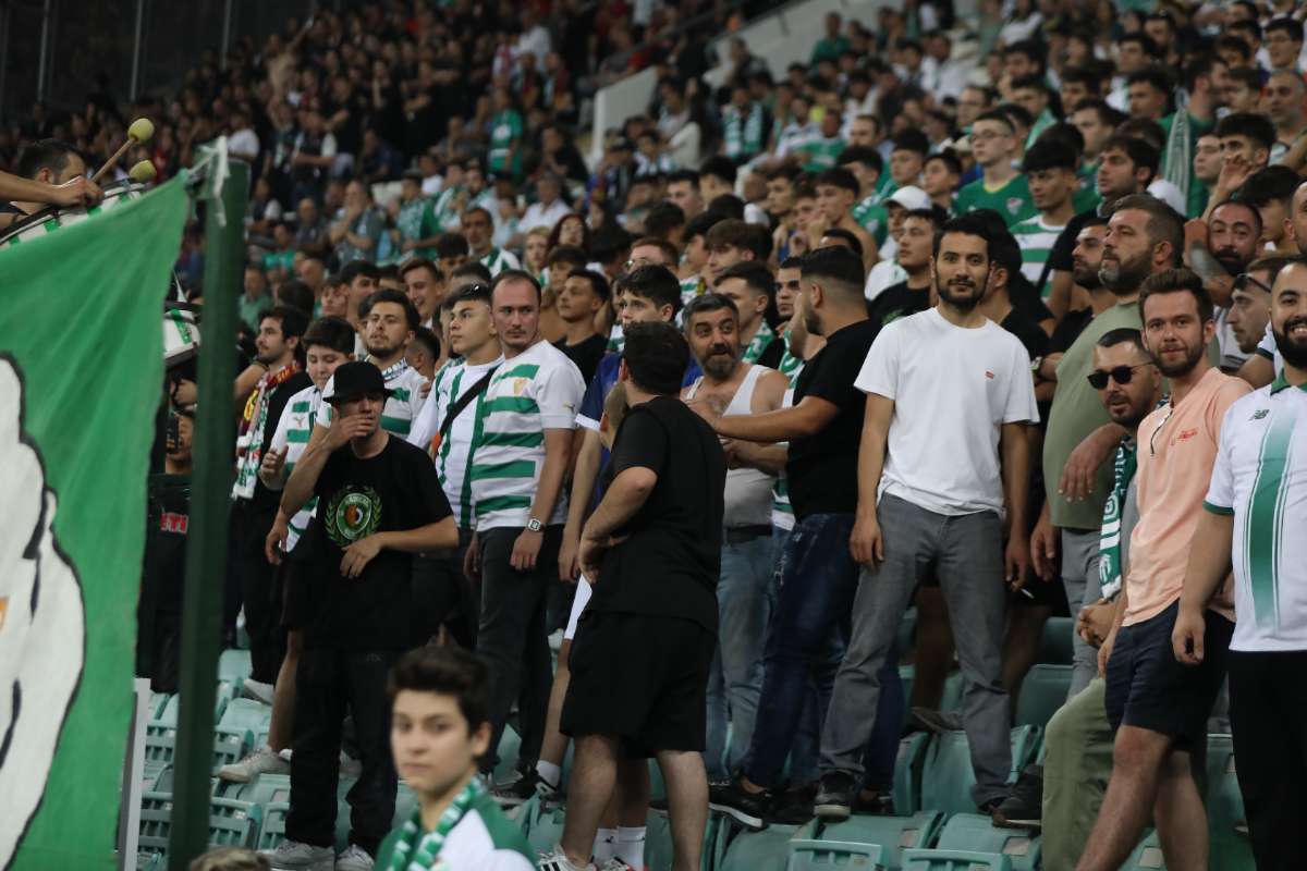 (FOTO GALERİ) Bursaspor-Eskişehirspor Dostluk Maçı Taraftar Fotoğrafları