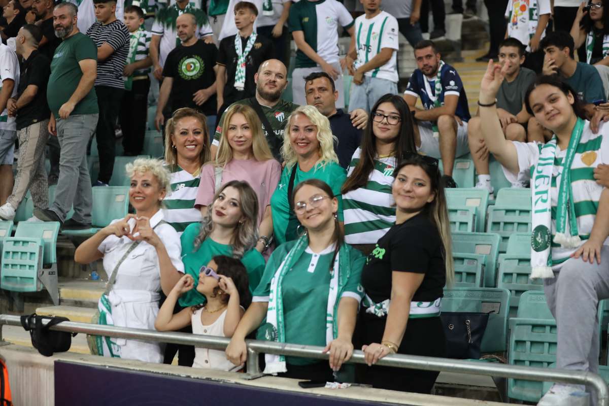 (FOTO GALERİ) Bursaspor-Eskişehirspor Dostluk Maçı Taraftar Fotoğrafları