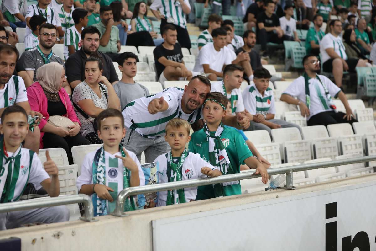 (FOTO GALERİ) Bursaspor-Eskişehirspor Dostluk Maçı Taraftar Fotoğrafları