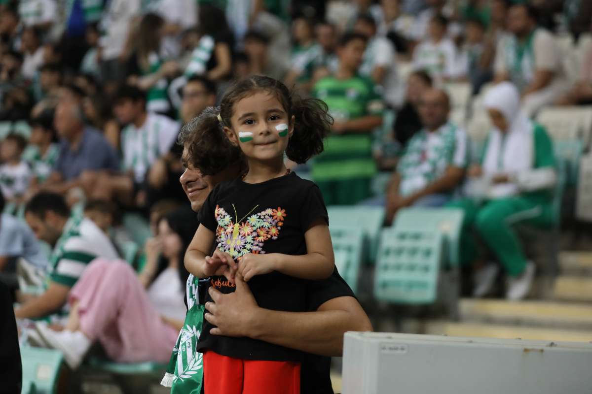 (FOTO GALERİ) Bursaspor-Eskişehirspor Dostluk Maçı Taraftar Fotoğrafları