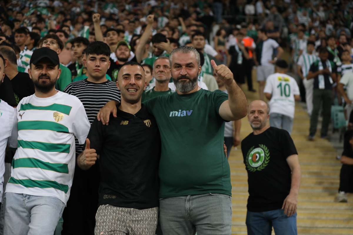 (FOTO GALERİ) Bursaspor-Eskişehirspor Dostluk Maçı Taraftar Fotoğrafları