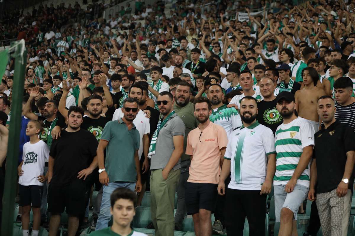 (FOTO GALERİ) Bursaspor-Eskişehirspor Dostluk Maçı Taraftar Fotoğrafları