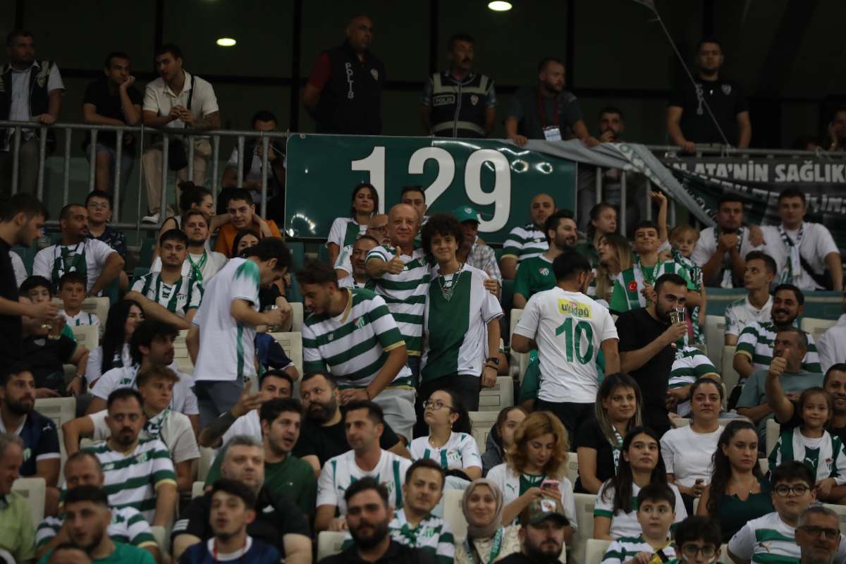 (FOTO GALERİ) Bursaspor-Eskişehirspor Dostluk Maçı Taraftar Fotoğrafları