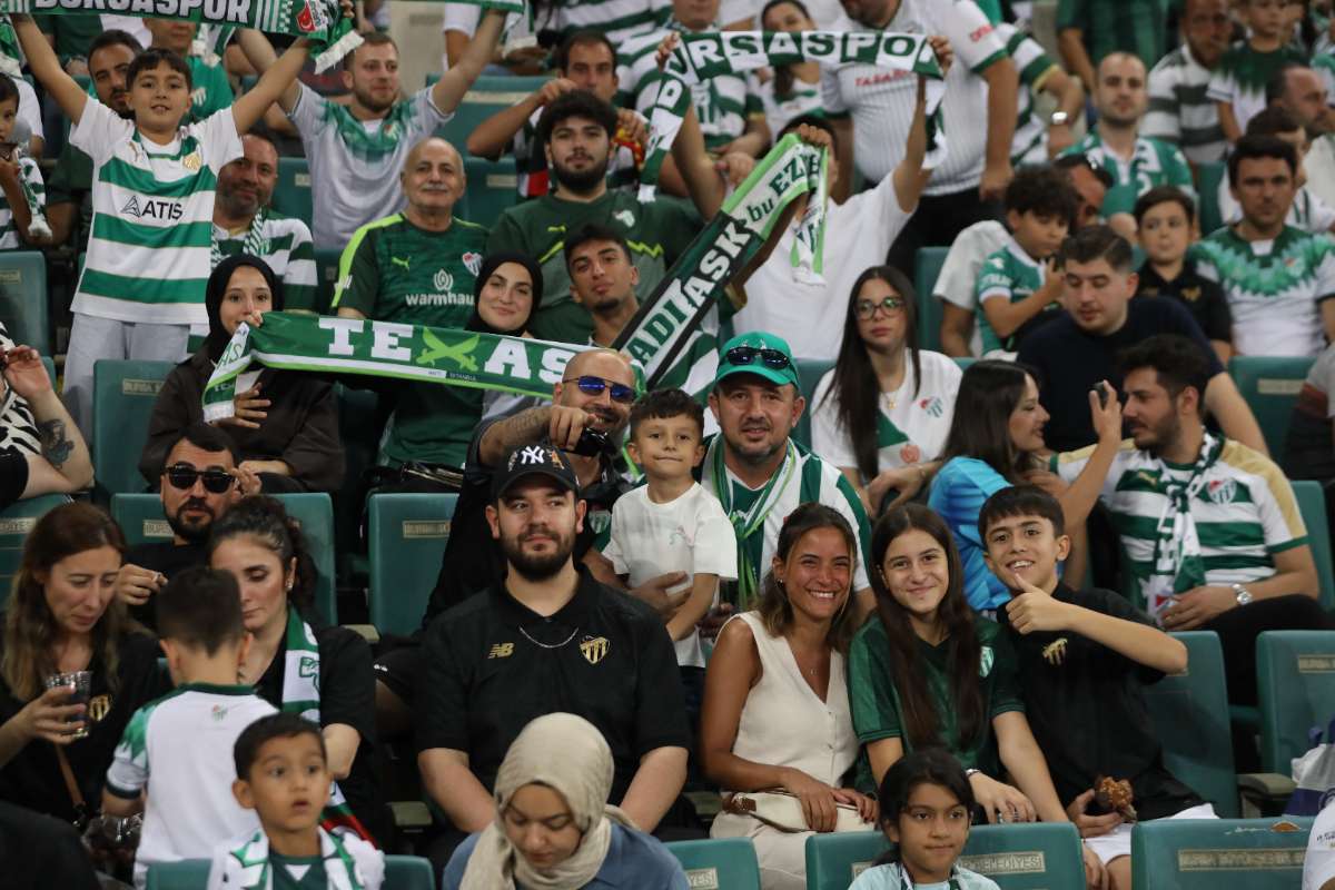 (FOTO GALERİ) Bursaspor-Eskişehirspor Dostluk Maçı Taraftar Fotoğrafları