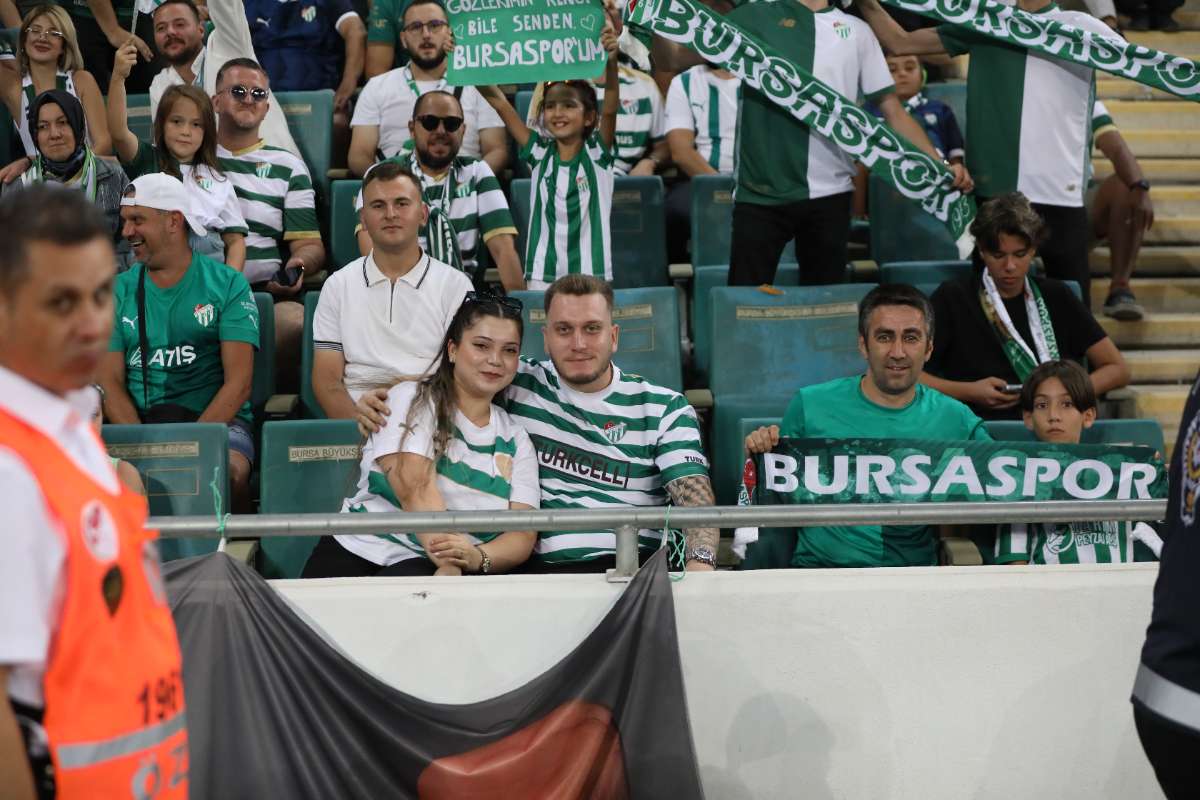 (FOTO GALERİ) Bursaspor-Eskişehirspor Dostluk Maçı Taraftar Fotoğrafları