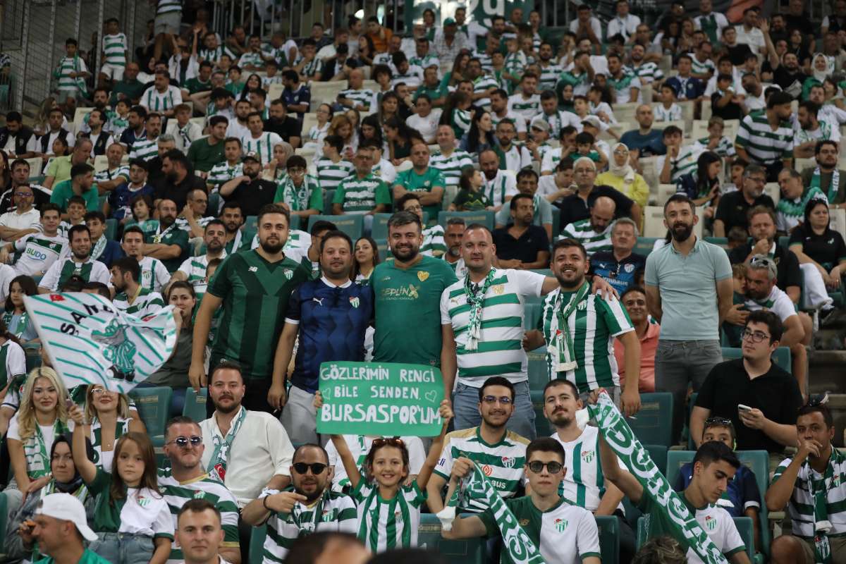 (FOTO GALERİ) Bursaspor-Eskişehirspor Dostluk Maçı Taraftar Fotoğrafları