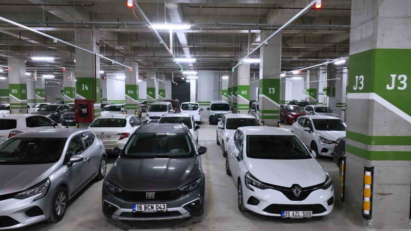 Bakan Kurum, Osmangazi'de inşa edilen otoparkı paylaştı