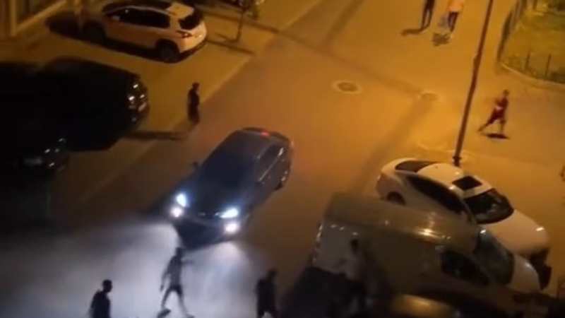 Yıldırım'da mahallenin gençleri bir birine girdi