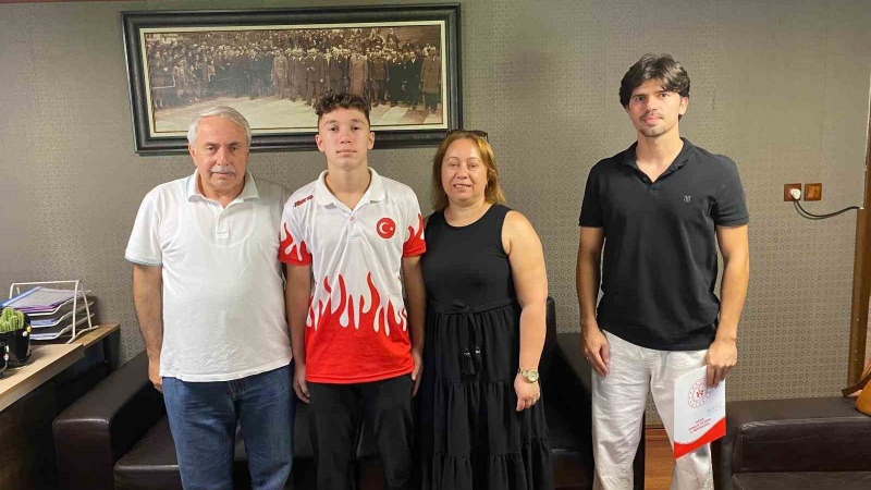 Başarılı sporculara eğitim bursu