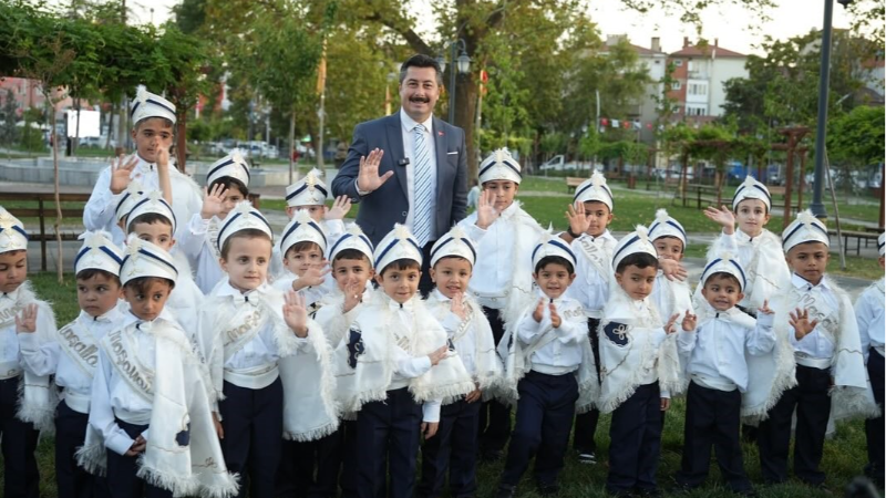 Yenişehir Belediye Başkanı Ercan Özel: "Beşikten mezara kadar yanınızdayız"