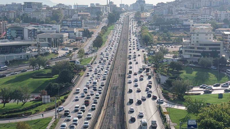 Okulların açılması, Bursa trafiğine yoğunluk getirdi