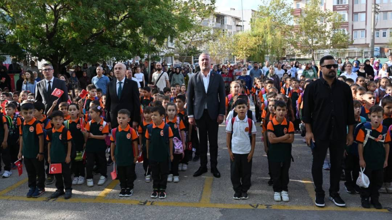 Karacabey’de yeni eğitim yılı ilk ders zili coşkusu