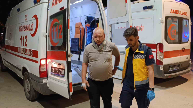 İnegöl'de 2 otomobil kafa kafaya çarpıştı