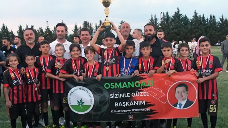 Osmangazi’de minik yetenekler futbol şöleninde buluştu