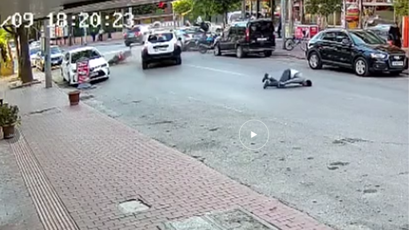 Cipe çarpan motosikletli metrelerce havaya savruldu