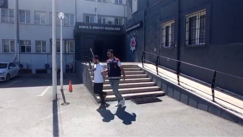 ATM’ye geleni sahte dekontla dolandırdı