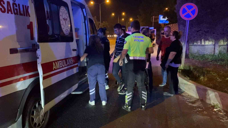 Bursa’da hafif ticari araç otomobille çarpıştı