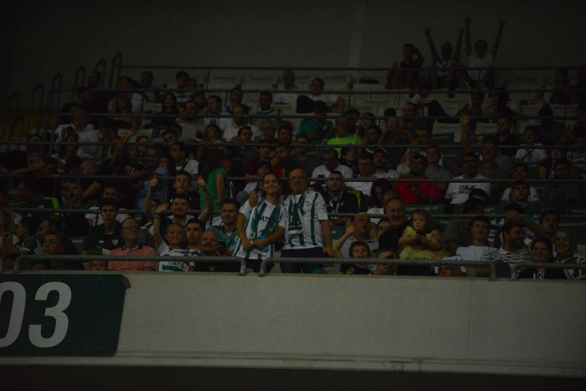 (FOTO GALERİ) Bursaspor-Arnavutköy Belediyespor Maçı Taraftar Fotoğrafları