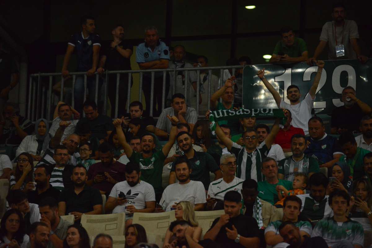 (FOTO GALERİ) Bursaspor-Arnavutköy Belediyespor Maçı Taraftar Fotoğrafları