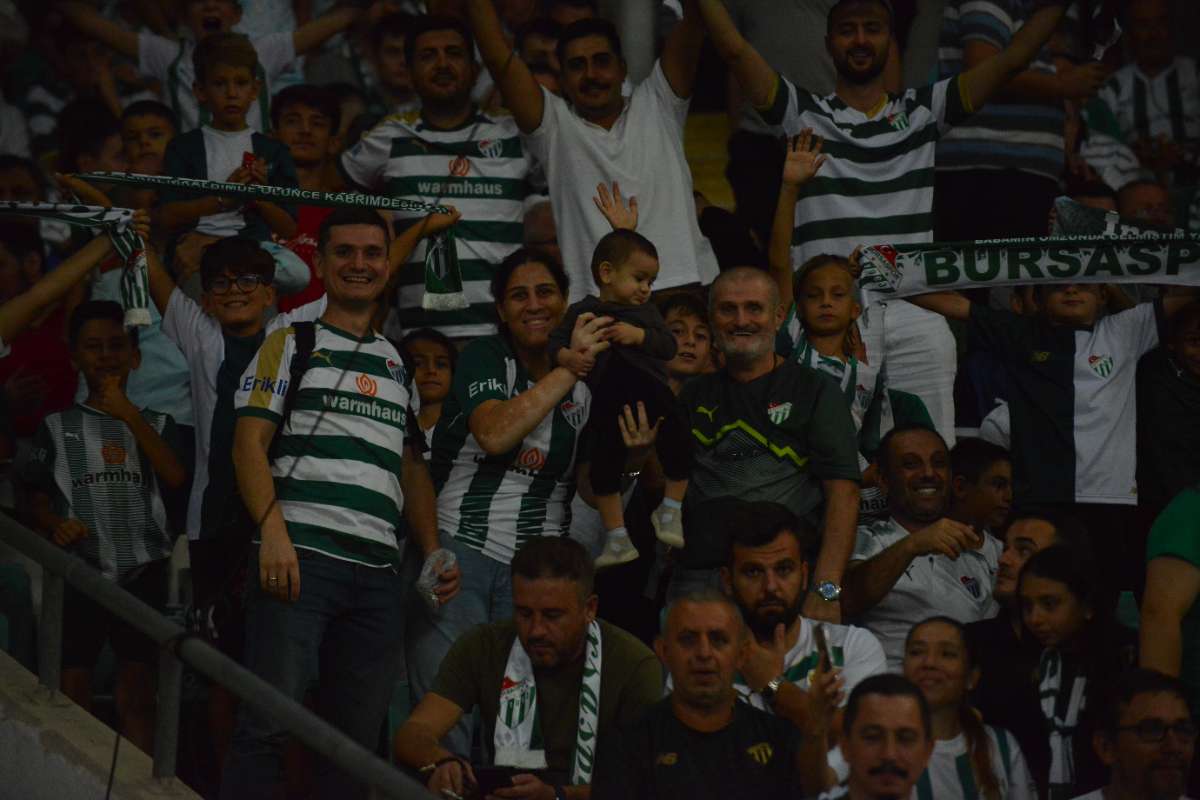 (FOTO GALERİ) Bursaspor-Arnavutköy Belediyespor Maçı Taraftar Fotoğrafları