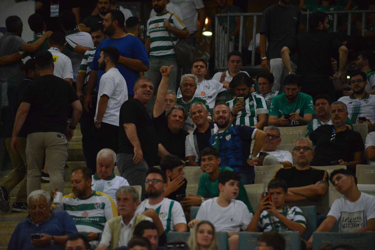 (FOTO GALERİ) Bursaspor-Arnavutköy Belediyespor Maçı Taraftar Fotoğrafları