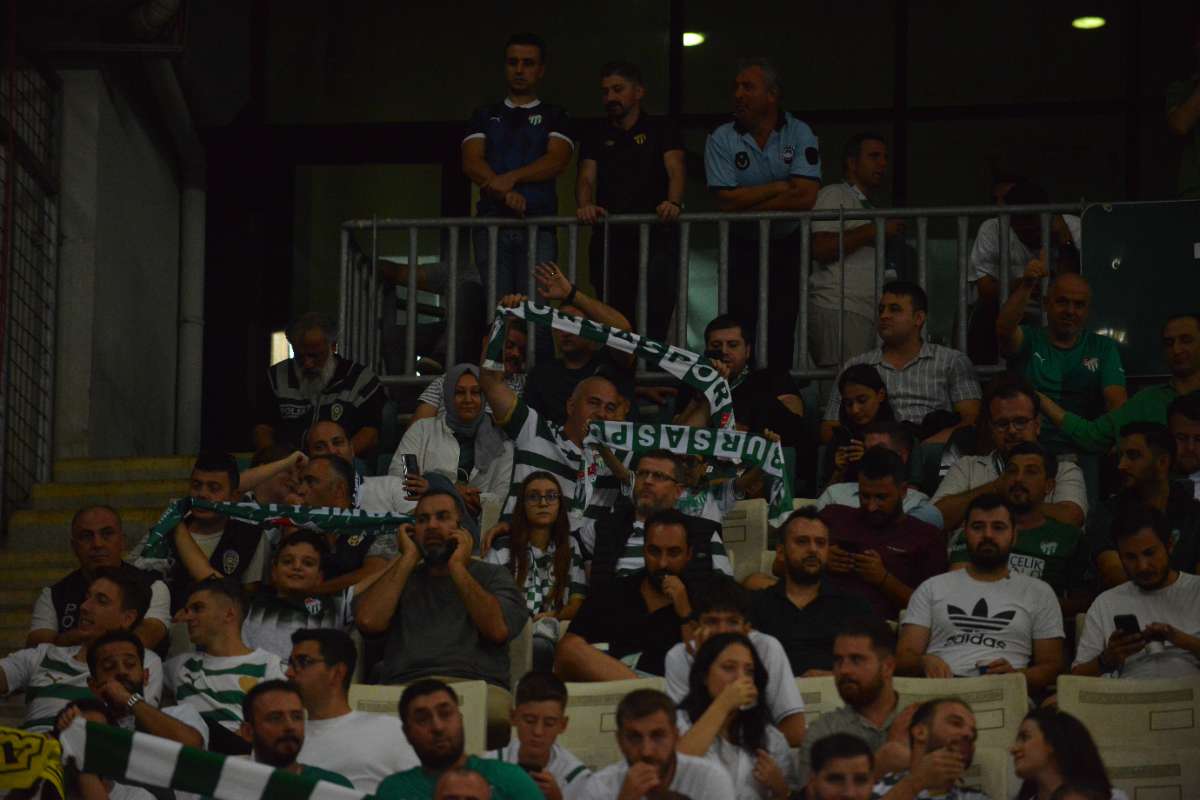 (FOTO GALERİ) Bursaspor-Arnavutköy Belediyespor Maçı Taraftar Fotoğrafları