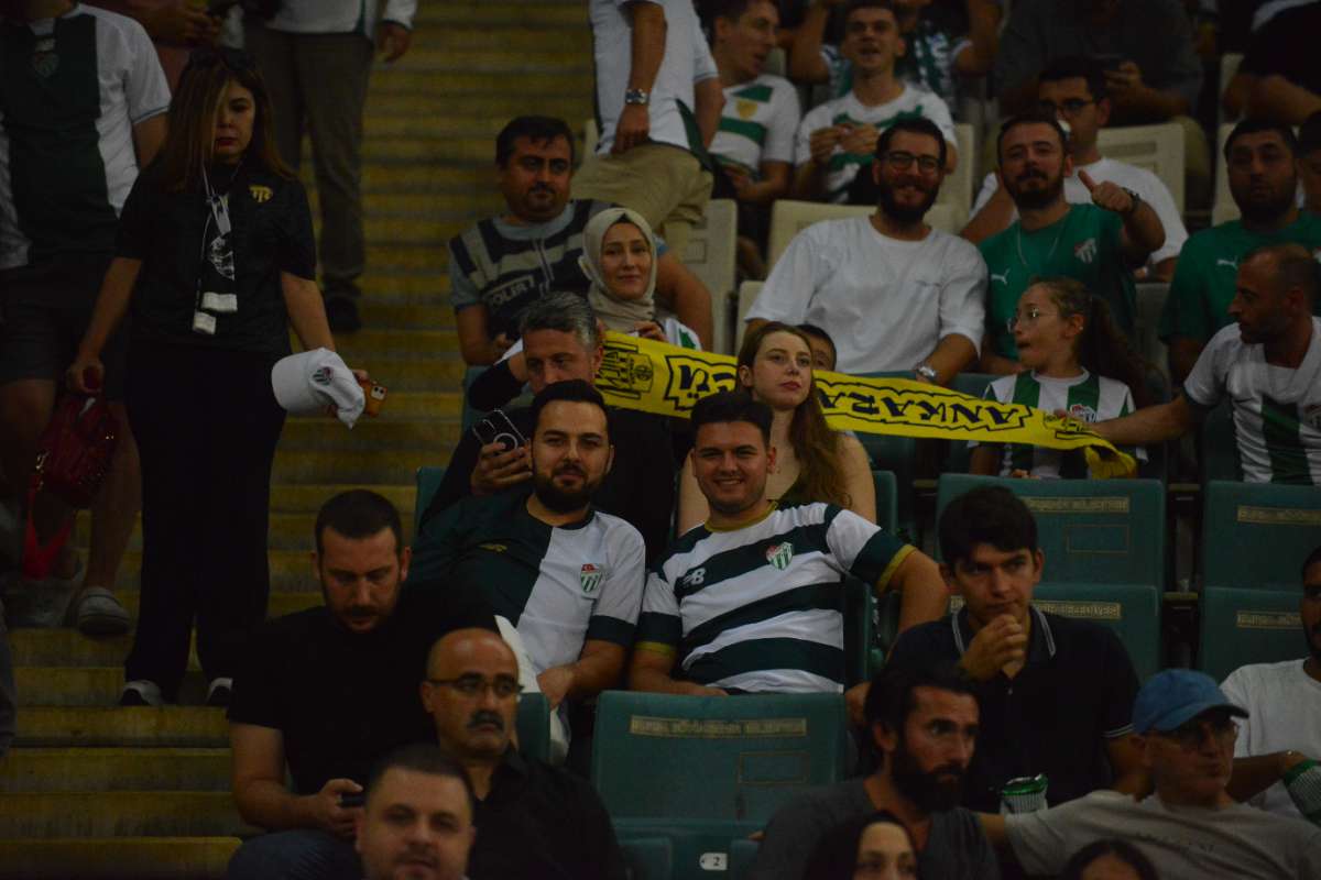 (FOTO GALERİ) Bursaspor-Arnavutköy Belediyespor Maçı Taraftar Fotoğrafları