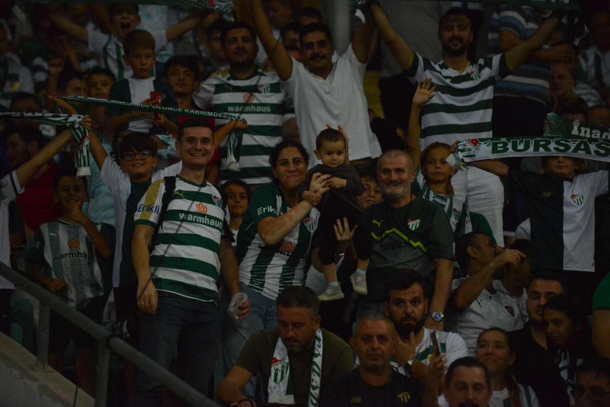 (FOTO GALERİ) Bursaspor-Arnavutköy Belediyespor Maçı Taraftar Fotoğrafları