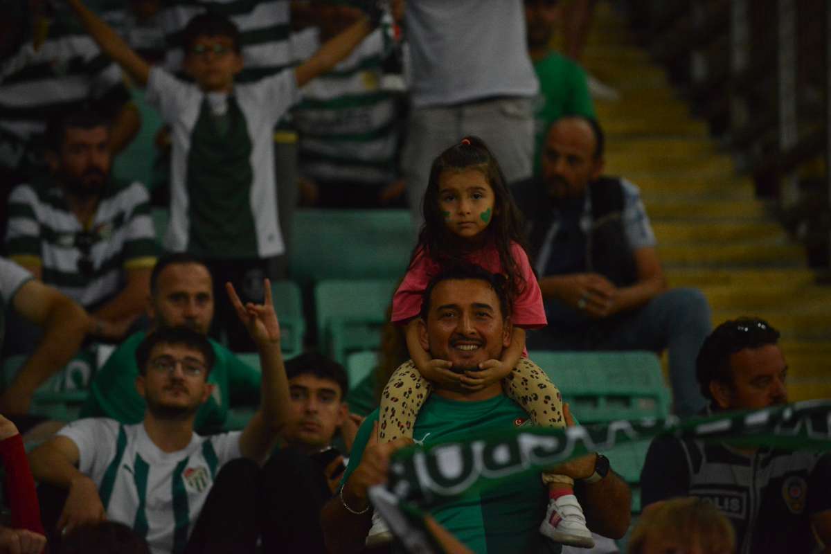 (FOTO GALERİ) Bursaspor-Arnavutköy Belediyespor Maçı Taraftar Fotoğrafları