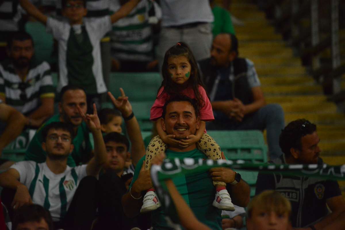 (FOTO GALERİ) Bursaspor-Arnavutköy Belediyespor Maçı Taraftar Fotoğrafları