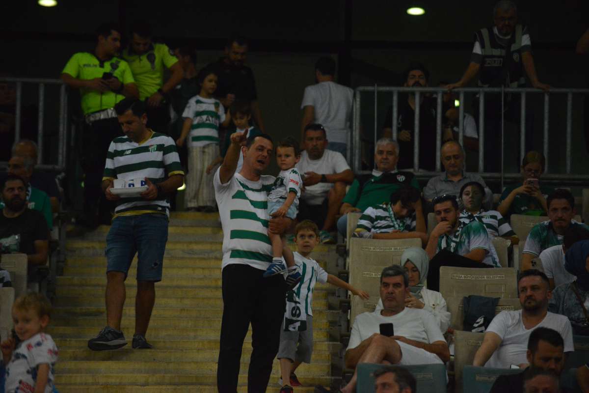 (FOTO GALERİ) Bursaspor-Arnavutköy Belediyespor Maçı Taraftar Fotoğrafları