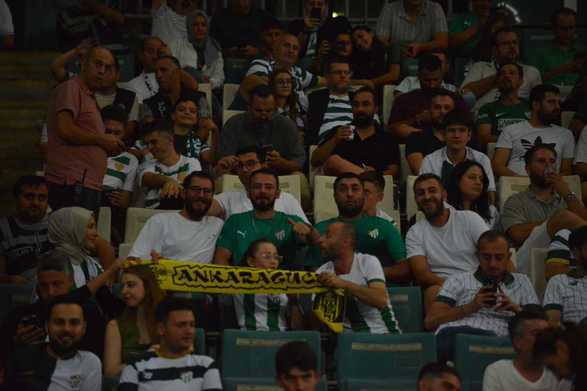 (FOTO GALERİ) Bursaspor-Arnavutköy Belediyespor Maçı Taraftar Fotoğrafları