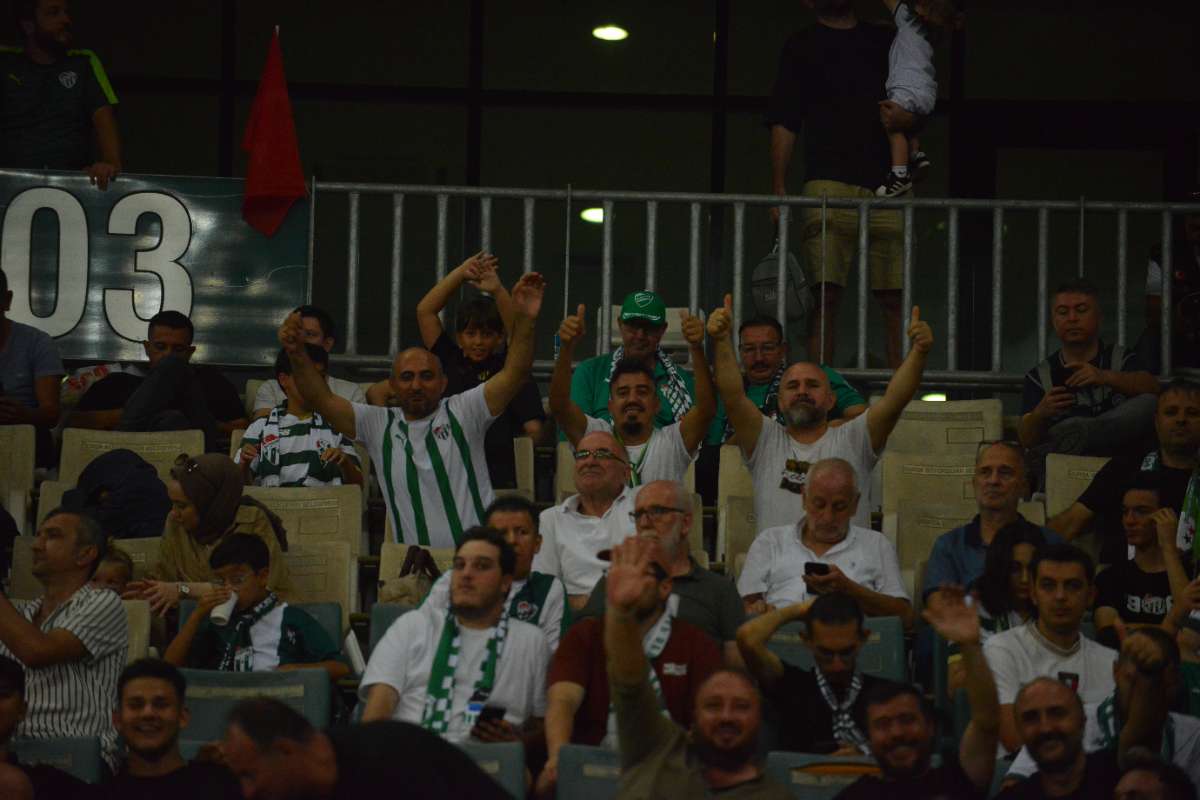 (FOTO GALERİ) Bursaspor-Arnavutköy Belediyespor Maçı Taraftar Fotoğrafları