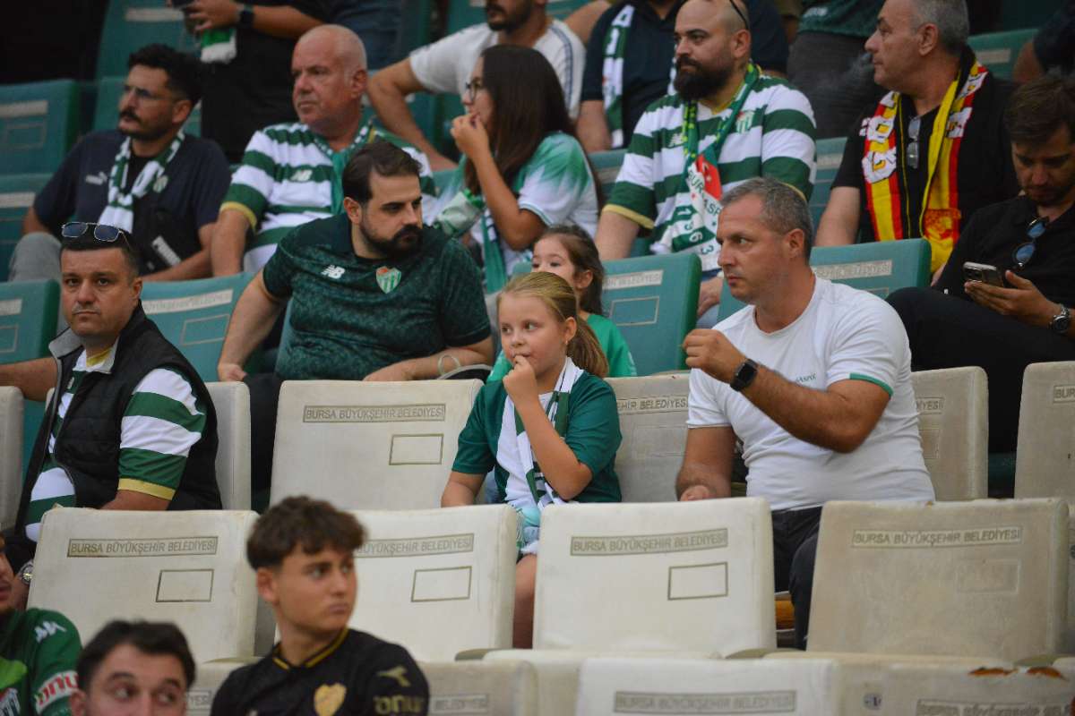 (FOTO GALERİ) Bursaspor-Arnavutköy Belediyespor Maçı Taraftar Fotoğrafları