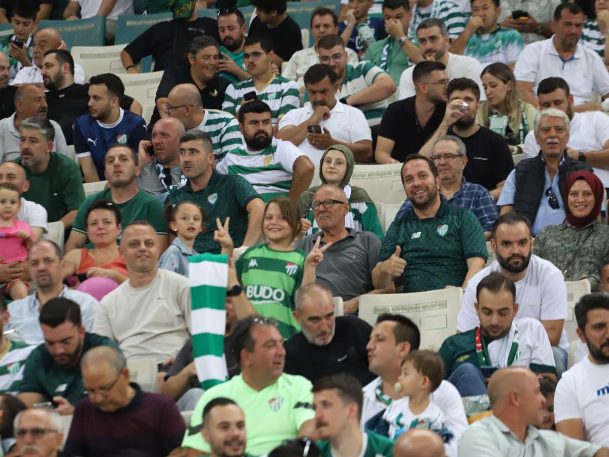 (FOTO GALERİ) Bursaspor-Arnavutköy Belediyespor Maçı Taraftar Fotoğrafları